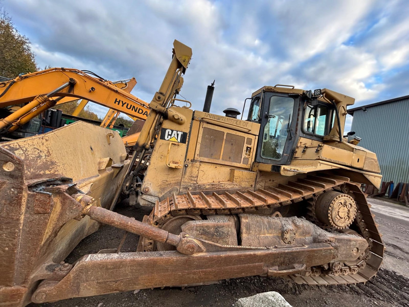 Caterpillar D8N - Buldózer: 3 kép. Caterpillar D8N - Buldózer: 3 kép.