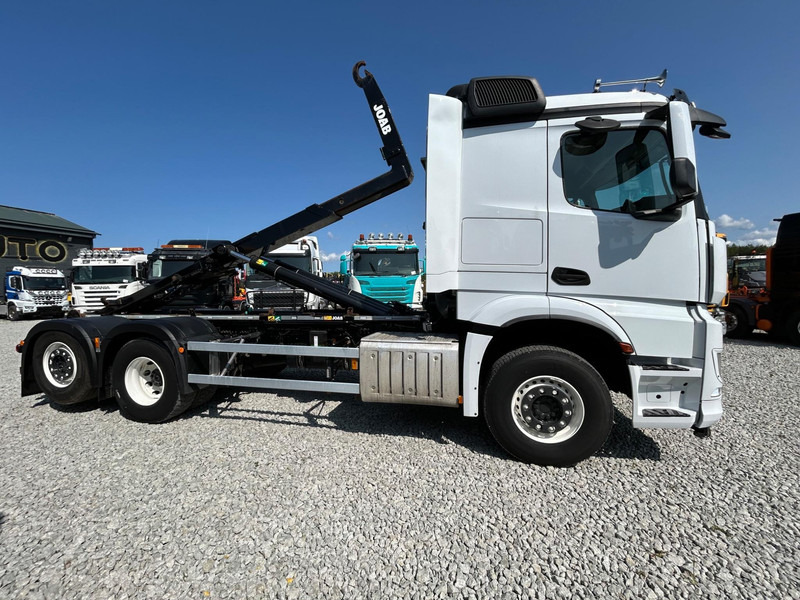 Mercedes-Benz AROCS + JOAB 20t | TULOSSA - Horgos rakodó teherautó: 4 kép. Mercedes-Benz AROCS + JOAB 20t | TULOSSA - Horgos rakodó teherautó: 4 kép.