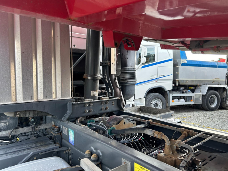 Billenőplatós teherautó Mercedes-Benz Arocs 3253 | TULOSSA: 11 kép.
