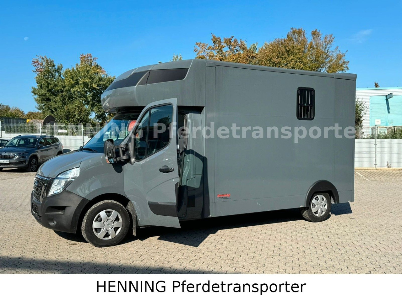 Nissan Interstar 3 - Sitzer - Állatszállító teherautó: 4 kép. Nissan Interstar 3 - Sitzer - Állatszállító teherautó: 4 kép.