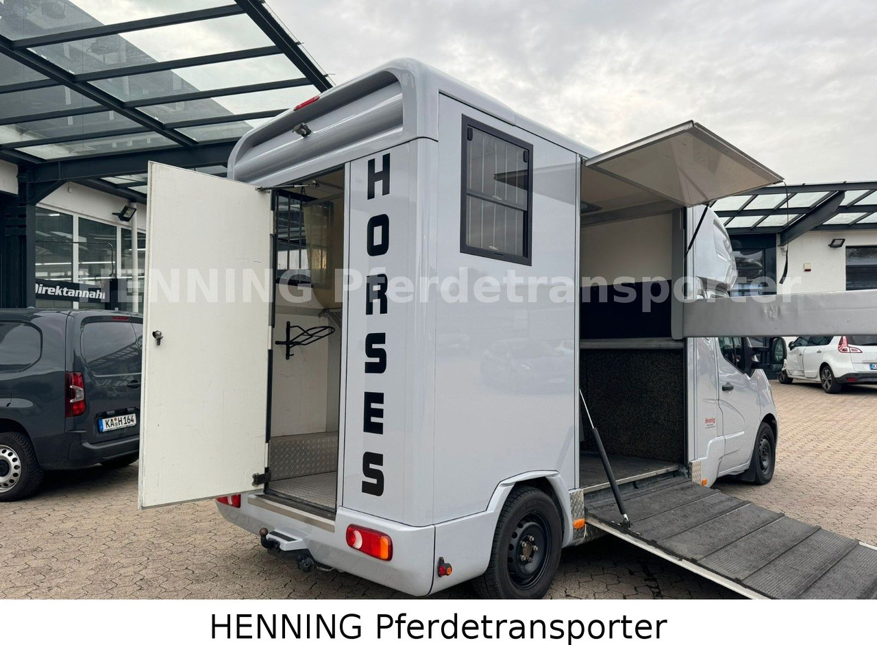 Renault Master 2-Sitzer - Állatszállító teherautó: 4 kép. Renault Master 2-Sitzer - Állatszállító teherautó: 4 kép.