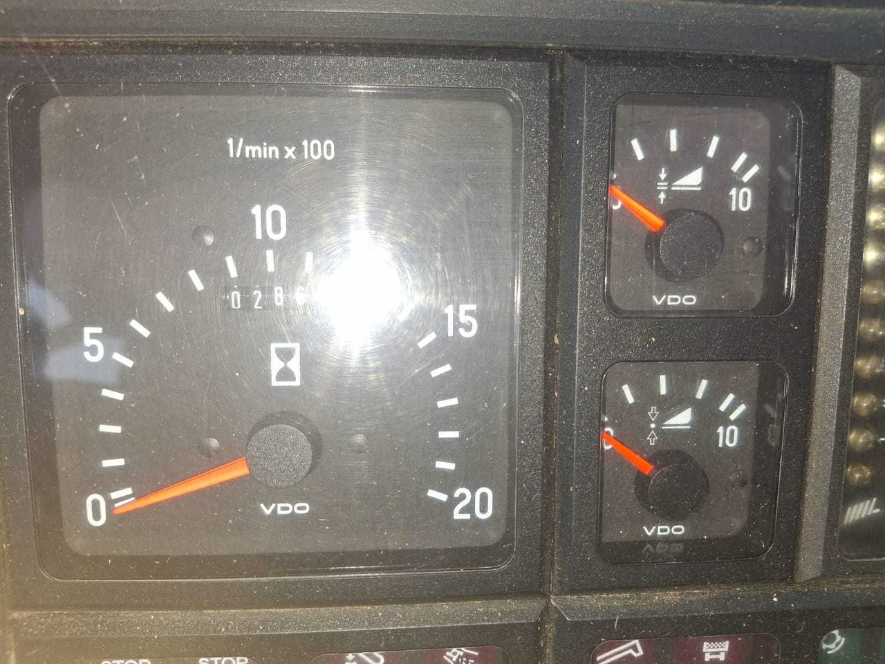 Claas dominator 118 sl Maxi - Betakarító gép: 4 kép. Claas dominator 118 sl Maxi - Betakarító gép: 4 kép.