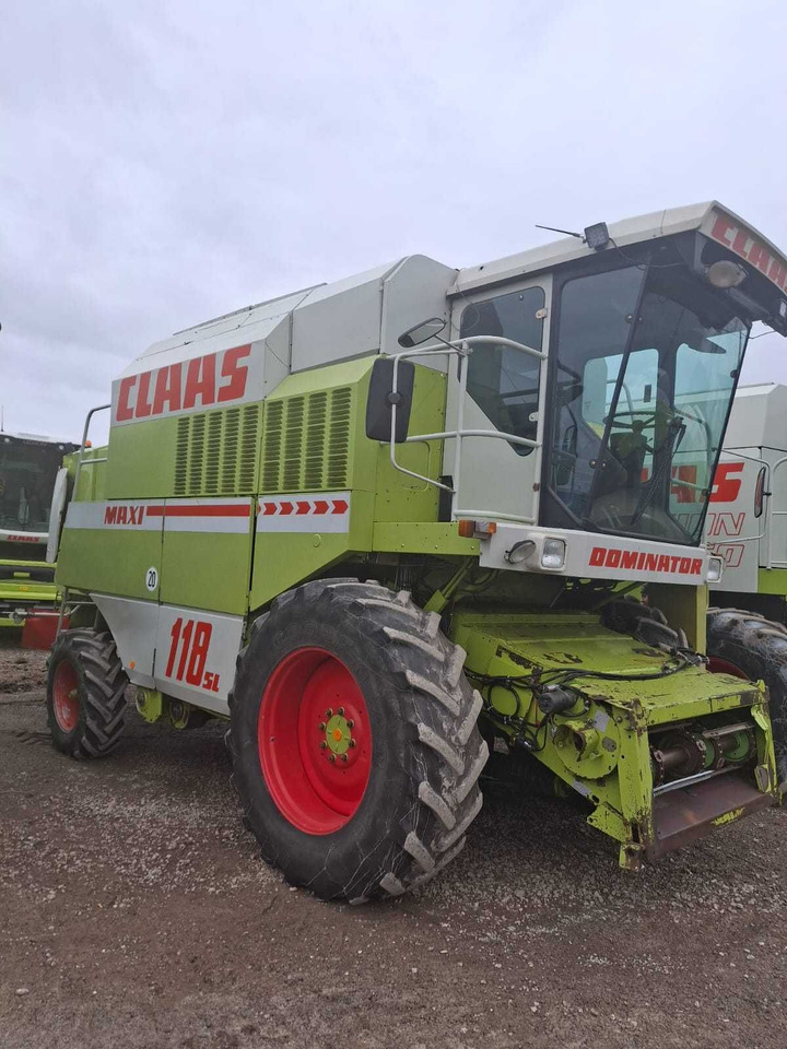 Claas dominator 118 sl Maxi - Betakarító gép: 1 kép. Claas dominator 118 sl Maxi - Betakarító gép: 1 kép.