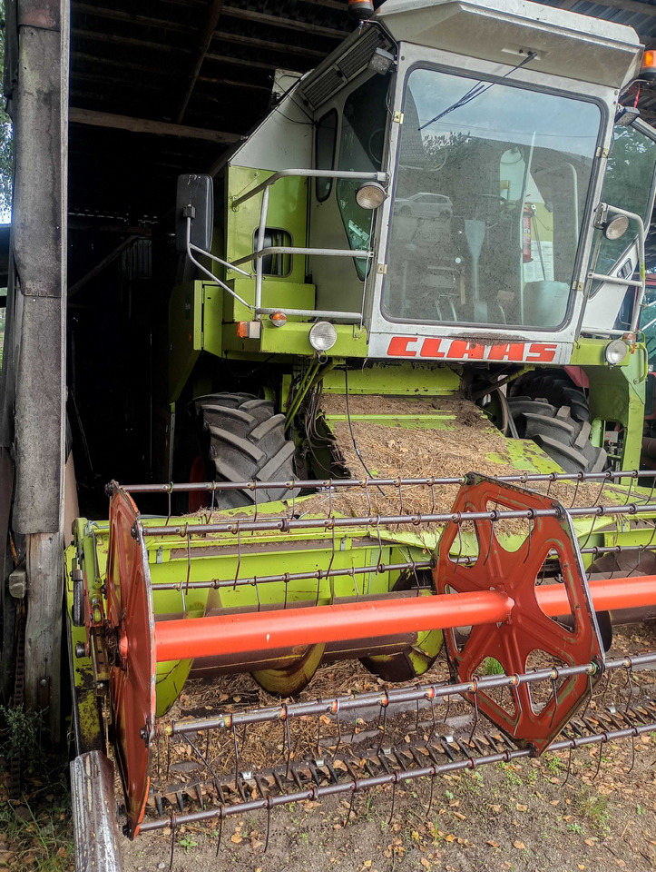 Claas dominator 96s - Betakarító gép: 2 kép. Claas dominator 96s - Betakarító gép: 2 kép.