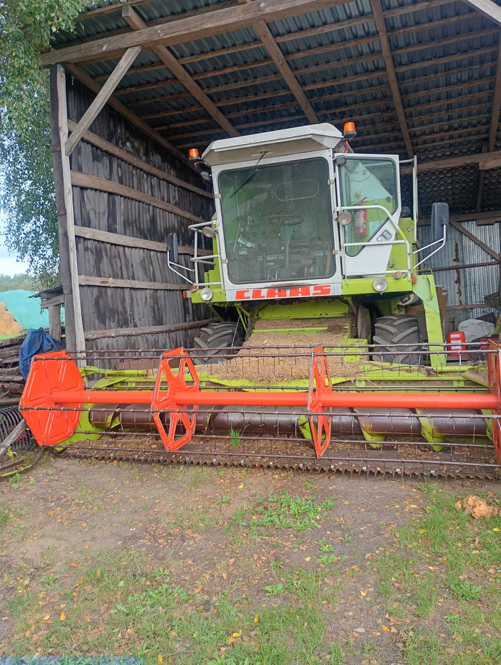 Claas dominator 96s - Betakarító gép: 3 kép. Claas dominator 96s - Betakarító gép: 3 kép.