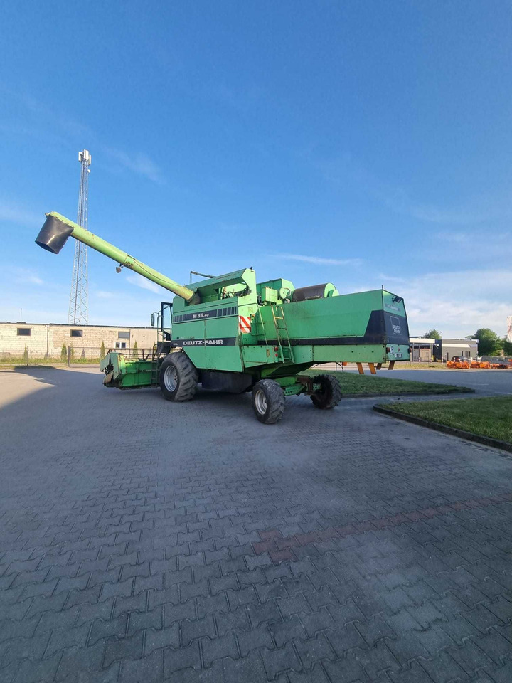 Deutz-Fahr 36.40 - Betakarító gép: 2 kép. Deutz-Fahr 36.40 - Betakarító gép: 2 kép.