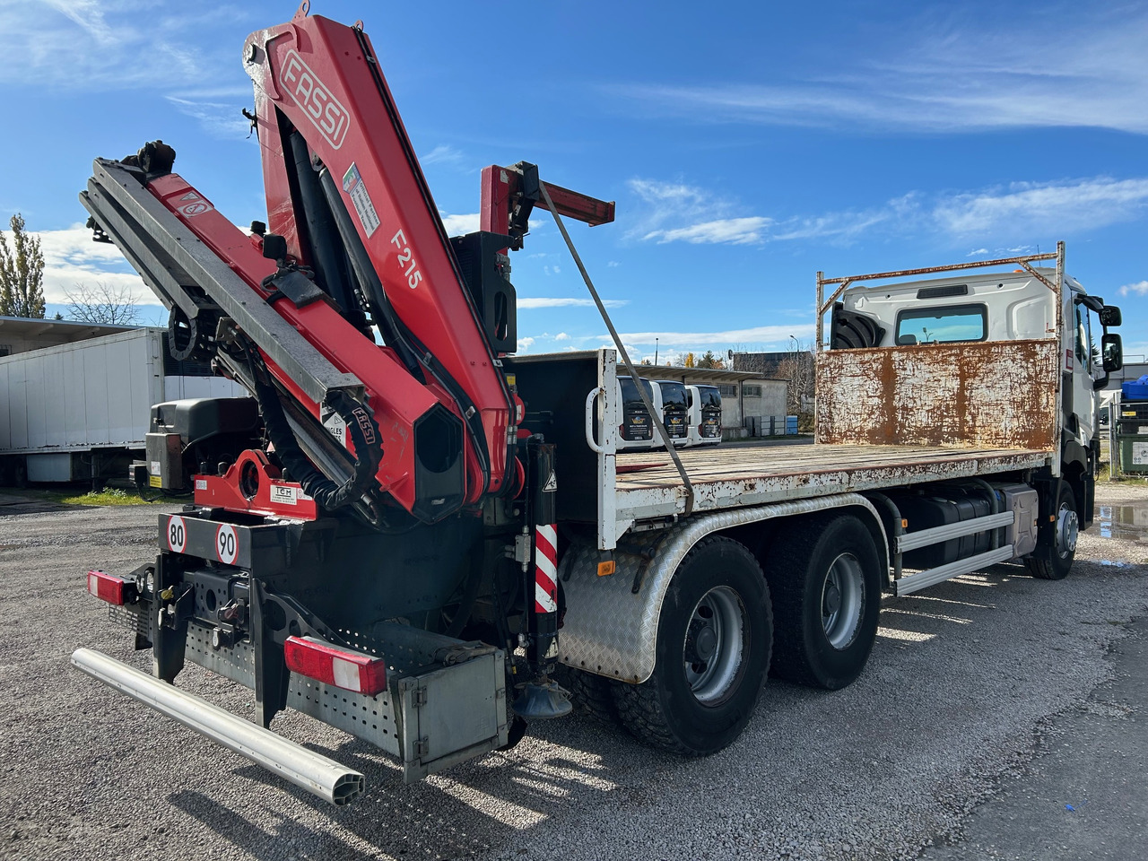 RENAULT C380 6X4 / FASSI F215A + REMOTE / ROTATOR - Darus autó: 4 kép. RENAULT C380 6X4 / FASSI F215A + REMOTE / ROTATOR - Darus autó: 4 kép.
