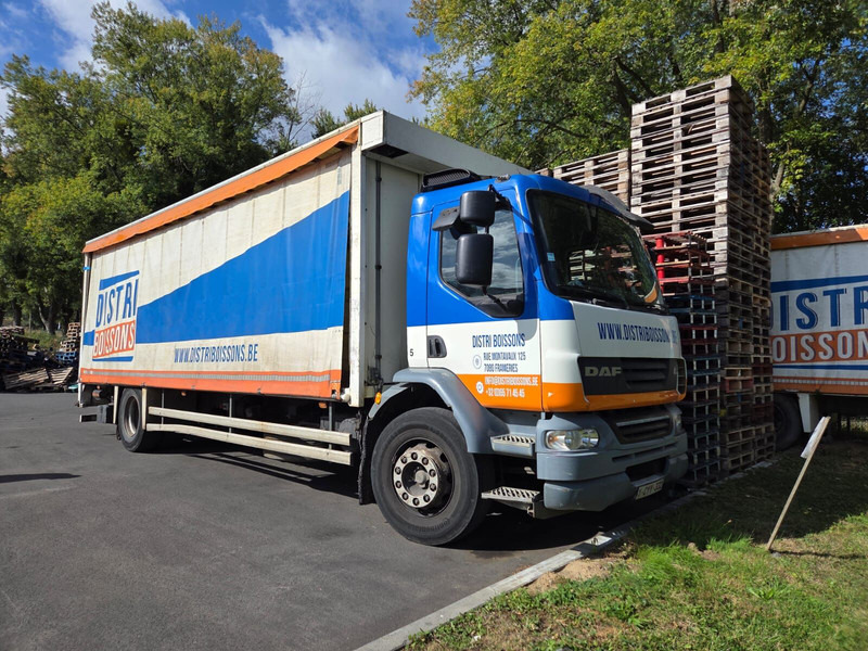 DAF LF55 250 - 19 tons - Ponyvás teherautó: 2 kép. DAF LF55 250 - 19 tons - Ponyvás teherautó: 2 kép.