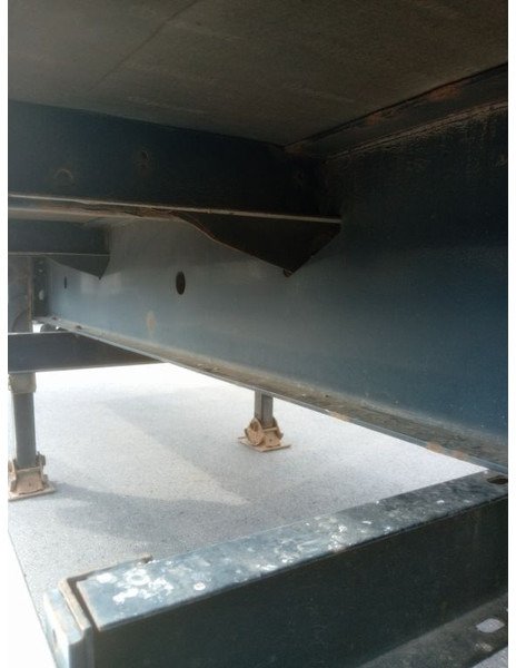 Krone - Félpótkocsi dobozos: 4 kép. Krone - Félpótkocsi dobozos: 4 kép.