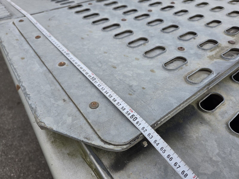 Louault 9m50 - Platós pótkocsi: 3 kép. Louault 9m50 - Platós pótkocsi: 3 kép.