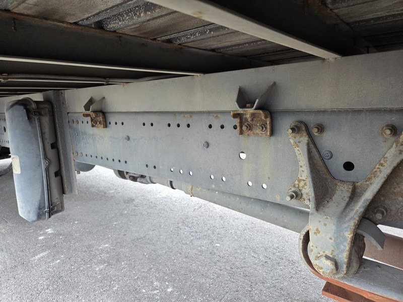 Mercedes-Benz Axor 1829 - full steel/lames - Ponyvás teherautó: 3 kép. Mercedes-Benz Axor 1829 - full steel/lames - Ponyvás teherautó: 3 kép.