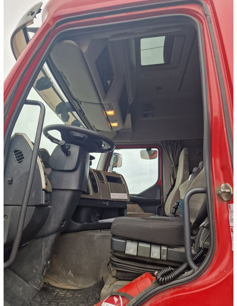 Renault Premium 450dxi - Ponyvás teherautó: 4 kép. Renault Premium 450dxi - Ponyvás teherautó: 4 kép.