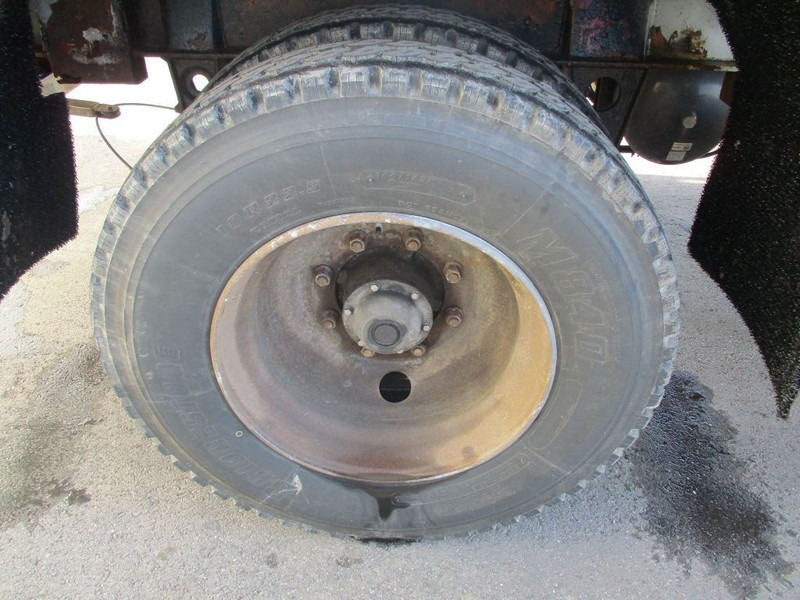 Trailor - Platós félpótkocsi: 5 kép. Trailor - Platós félpótkocsi: 5 kép.