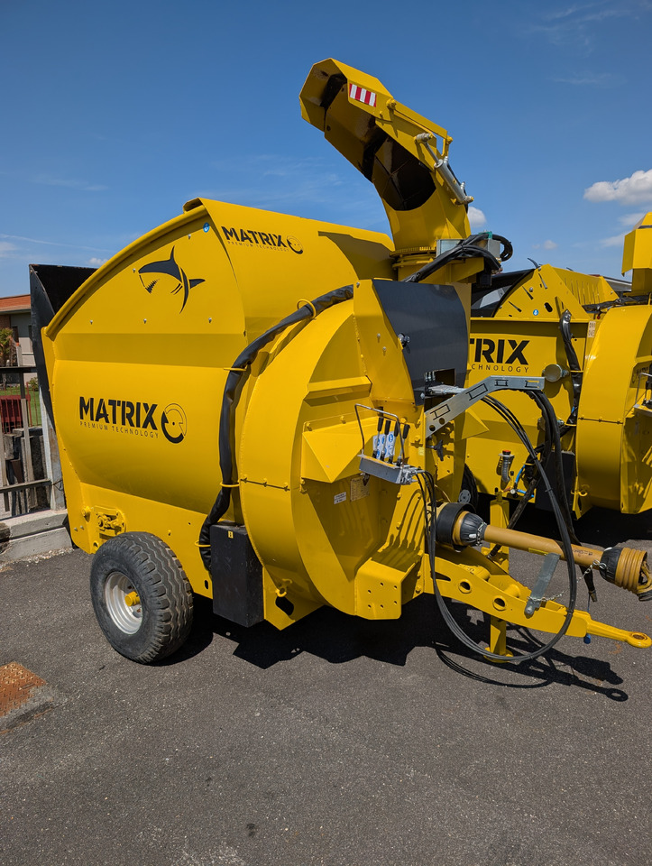 Matrix jet shark - Szalma aprító: 2 kép. Matrix jet shark - Szalma aprító: 2 kép.