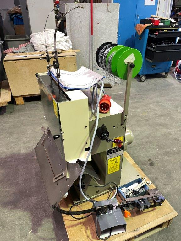 3-head table multi-head block and booklet wire stapling machine for normal stapling HOHNER EXACT - Nyomdagép: 2 kép. 3-head table multi-head block and booklet wire stapling machine for normal stapling HOHNER EXACT - Nyomdagép: 2 kép.