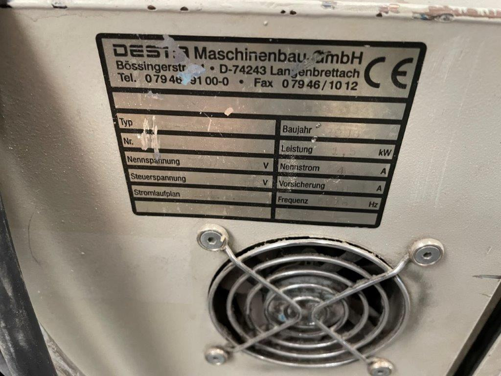 DESTA BAS-FSA 700 - combinable pressing unit with vertical stack delivery from 2006 - Hajtógatógép: 2 kép. DESTA BAS-FSA 700 - combinable pressing unit with vertical stack delivery from 2006 - Hajtógatógép: 2 kép.