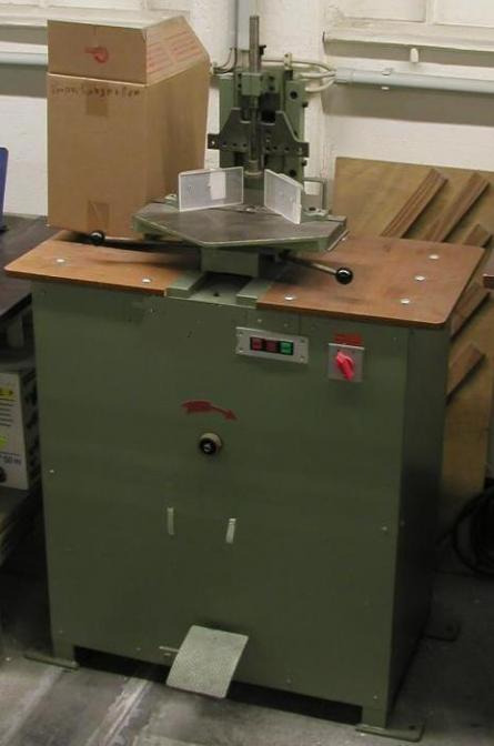 Foellmer model M corner rounding machine - Spirálozógép: 1 kép. Foellmer model M corner rounding machine - Spirálozógép: 1 kép.