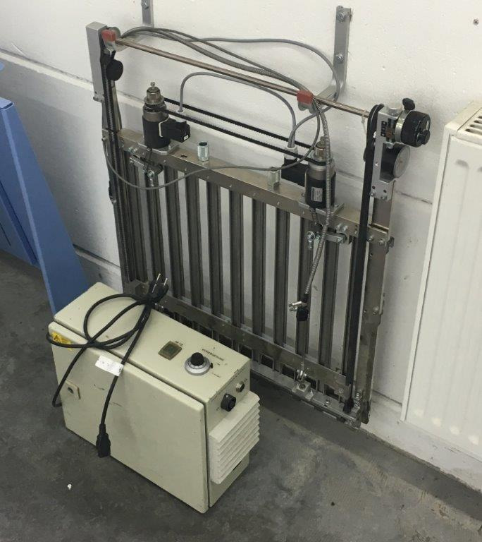 GUK SM 50-2 cutting machine with feeder - Spirálozógép: 2 kép. GUK SM 50-2 cutting machine with feeder - Spirálozógép: 2 kép.