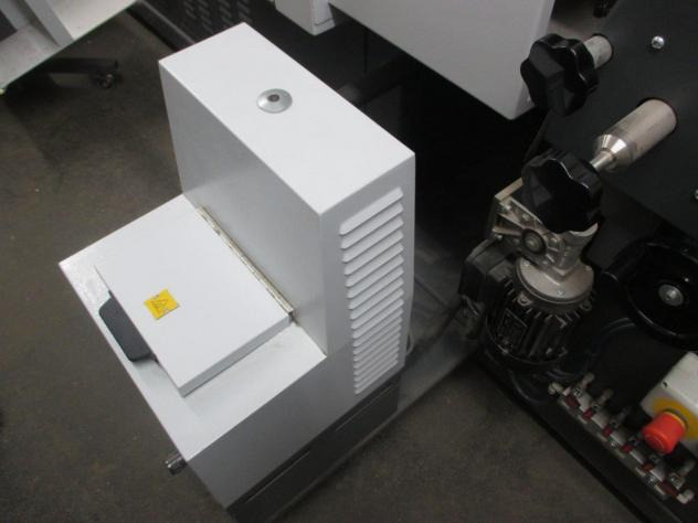 Heidelberg Eurobind HE 1200 four-clamp perfect binder - Spirálozógép: 5 kép. Heidelberg Eurobind HE 1200 four-clamp perfect binder - Spirálozógép: 5 kép.