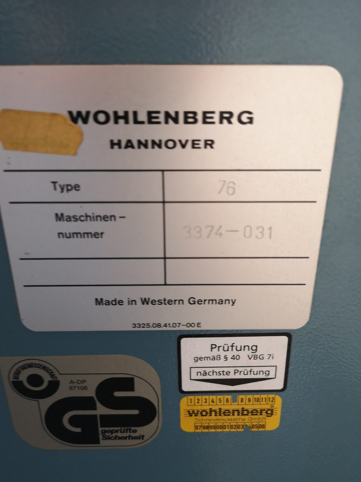 High-speed cutter Wohlenberg WP 76 SPM - Papírvágó gép: 2 kép. High-speed cutter Wohlenberg WP 76 SPM - Papírvágó gép: 2 kép.