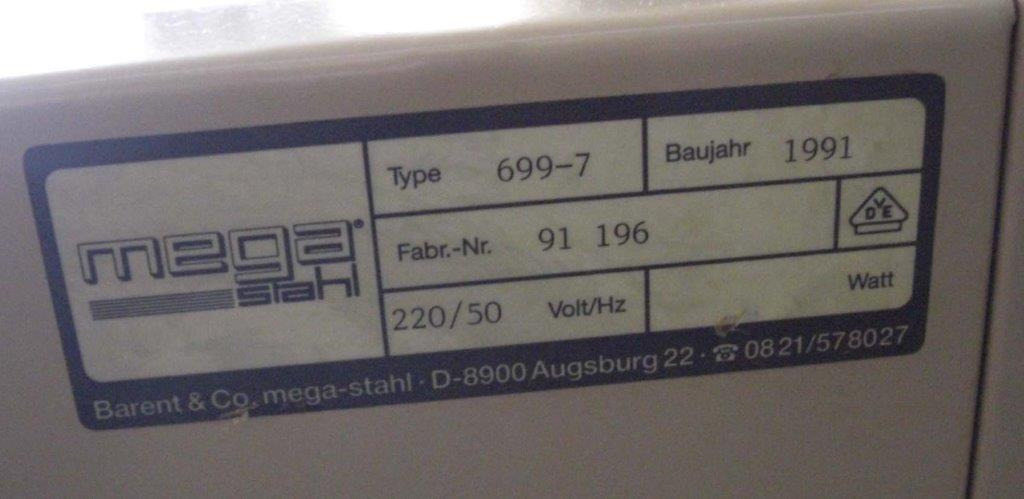 Mega steel cutter 699-2 on light table with waste box - Papírvágó gép: 3 kép. Mega steel cutter 699-2 on light table with waste box - Papírvágó gép: 3 kép.
