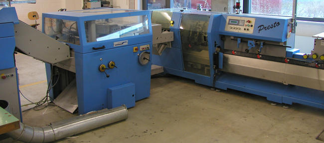 Muller Martini Presto Saddle Stitcher - Nyomdagép: 1 kép. Muller Martini Presto Saddle Stitcher - Nyomdagép: 1 kép.