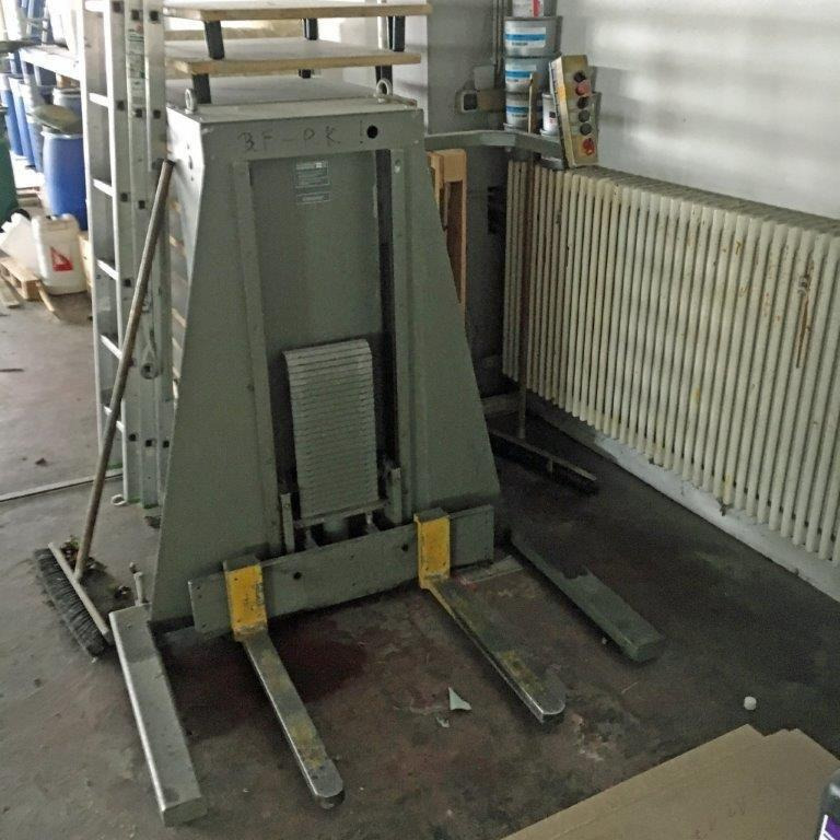 Pilelifter Polar Mohr L 600-G-3 with adjustable Forks - Nyomdagép: 1 kép. Pilelifter Polar Mohr L 600-G-3 with adjustable Forks - Nyomdagép: 1 kép.