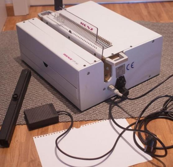 Renz DTP-340 Electric Calendar Punching Machine - Nyomdagép: 1 kép. Renz DTP-340 Electric Calendar Punching Machine - Nyomdagép: 1 kép.