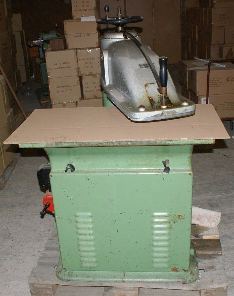 Schoen & Cie Model N 1.1/4-1 Hydraulic Pivot Arm Punch - Nyomdagép: 3 kép. Schoen & Cie Model N 1.1/4-1 Hydraulic Pivot Arm Punch - Nyomdagép: 3 kép.