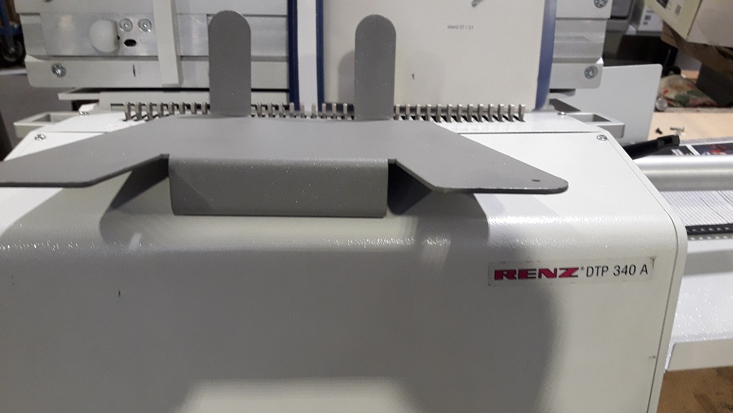 Semi-automatic table punching machine Christian Renz DTP 340 A with calendar tooling - Nyomdagép: 3 kép. Semi-automatic table punching machine Christian Renz DTP 340 A with calendar tooling - Nyomdagép: 3 kép.