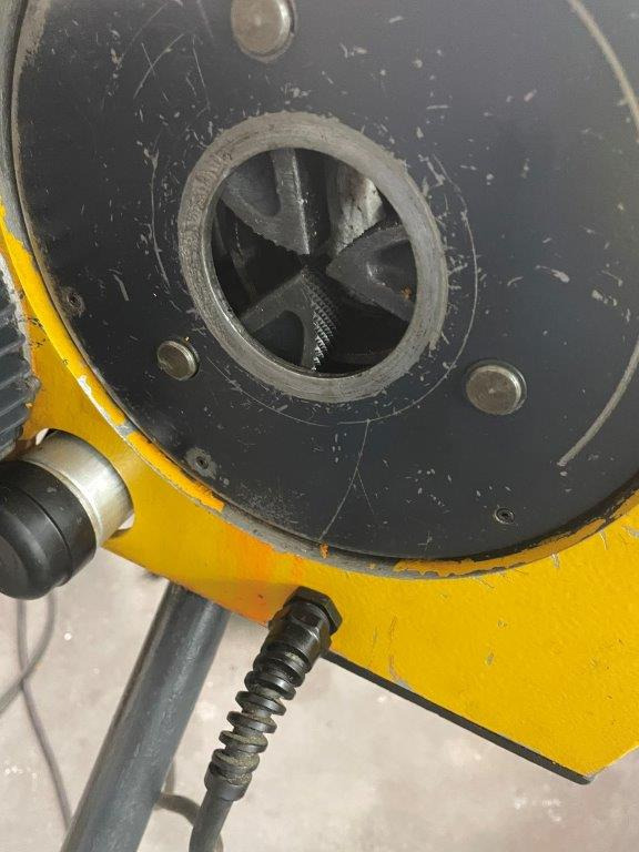 Fémmegmunkáló gép Threading machine Rems Tornado type 2010 220V, 50Hz: 8 kép.