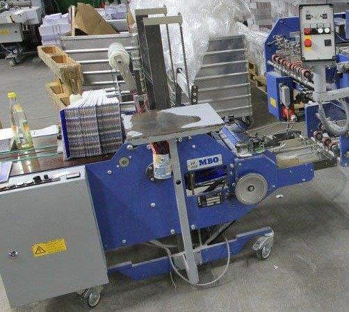 Standing vertically delivery with pres rollers MBO SAP 46 L - Hajtógatógép: 3 kép. Standing vertically delivery with pres rollers MBO SAP 46 L - Hajtógatógép: 3 kép.