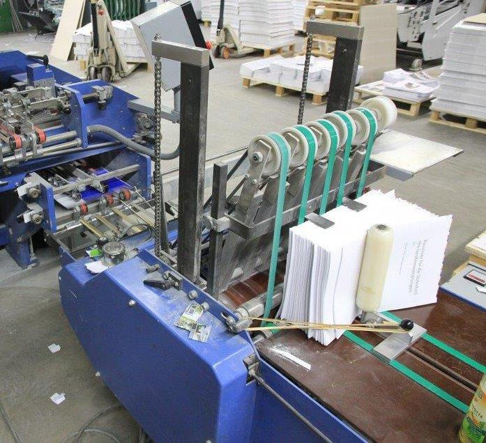 Standing vertically delivery with pres rollers MBO SAP 46 L - Hajtógatógép: 4 kép. Standing vertically delivery with pres rollers MBO SAP 46 L - Hajtógatógép: 4 kép.