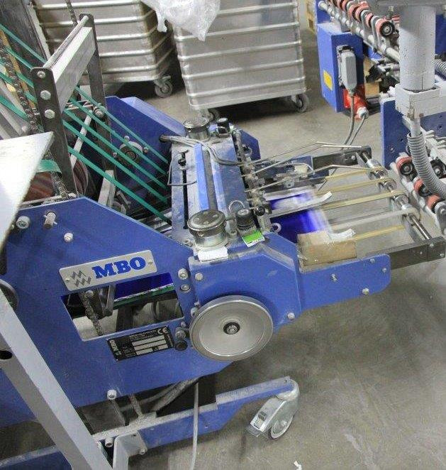 Standing vertically delivery with pres rollers MBO SAP 46 L - Hajtógatógép: 1 kép. Standing vertically delivery with pres rollers MBO SAP 46 L - Hajtógatógép: 1 kép.