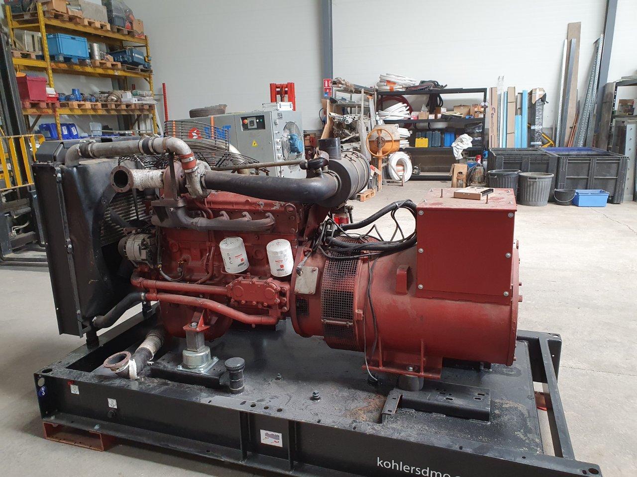 130 kVa IVECO 8061 SRI TURBO - Áramfejlesztő: 2 kép. 130 kVa IVECO 8061 SRI TURBO - Áramfejlesztő: 2 kép.