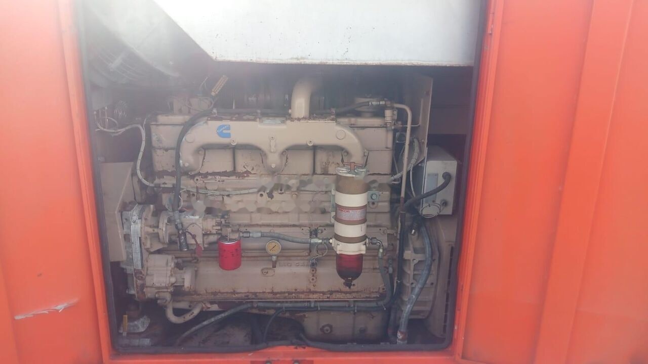 Aggreko Cummins 330 kVa - Áramfejlesztő: 2 kép. Aggreko Cummins 330 kVa - Áramfejlesztő: 2 kép.