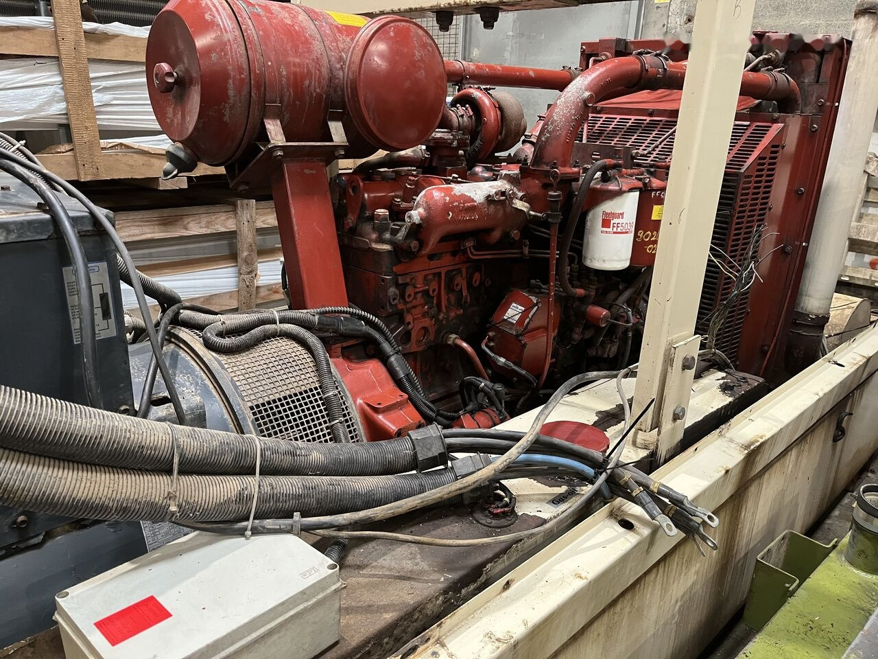 IVECO 240 kVa 8361 SRI - Áramfejlesztő: 3 kép. IVECO 240 kVa 8361 SRI - Áramfejlesztő: 3 kép.