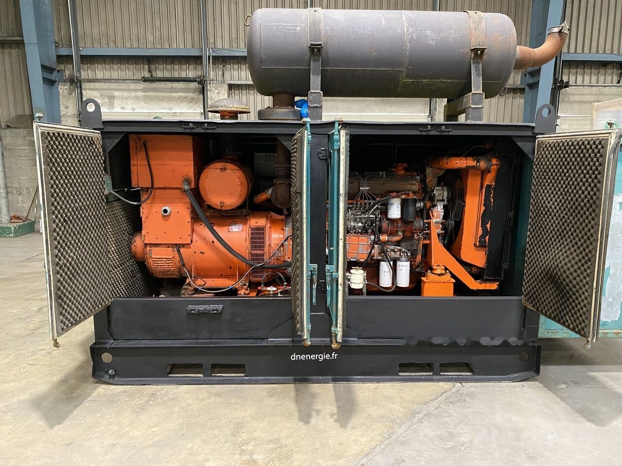 IVECO 250 kVa 8210SRI - Áramfejlesztő: 2 kép. IVECO 250 kVa 8210SRI - Áramfejlesztő: 2 kép.