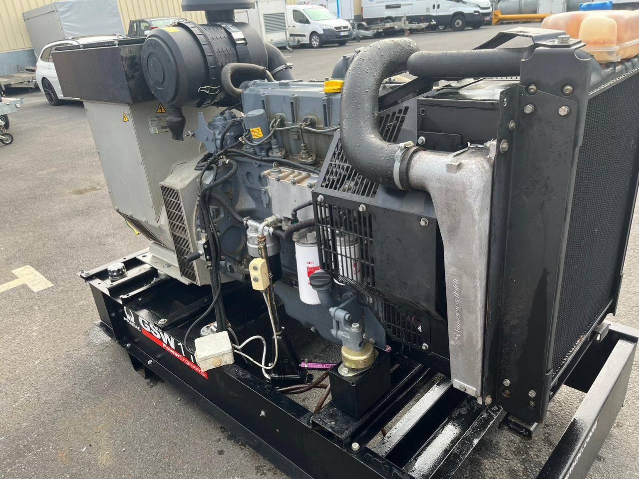 PRAMAC 110 kVa Deutz diesel - Áramfejlesztő: 2 kép. PRAMAC 110 kVa Deutz diesel - Áramfejlesztő: 2 kép.