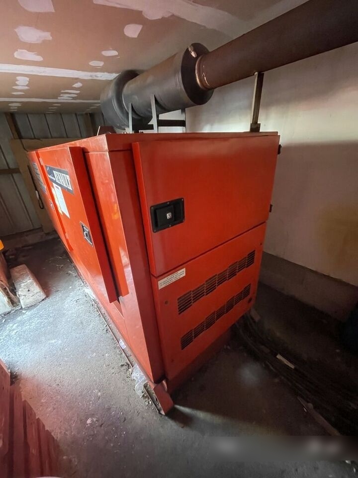 Renault 220 kVa - Áramfejlesztő: 3 kép. Renault 220 kVa - Áramfejlesztő: 3 kép.
