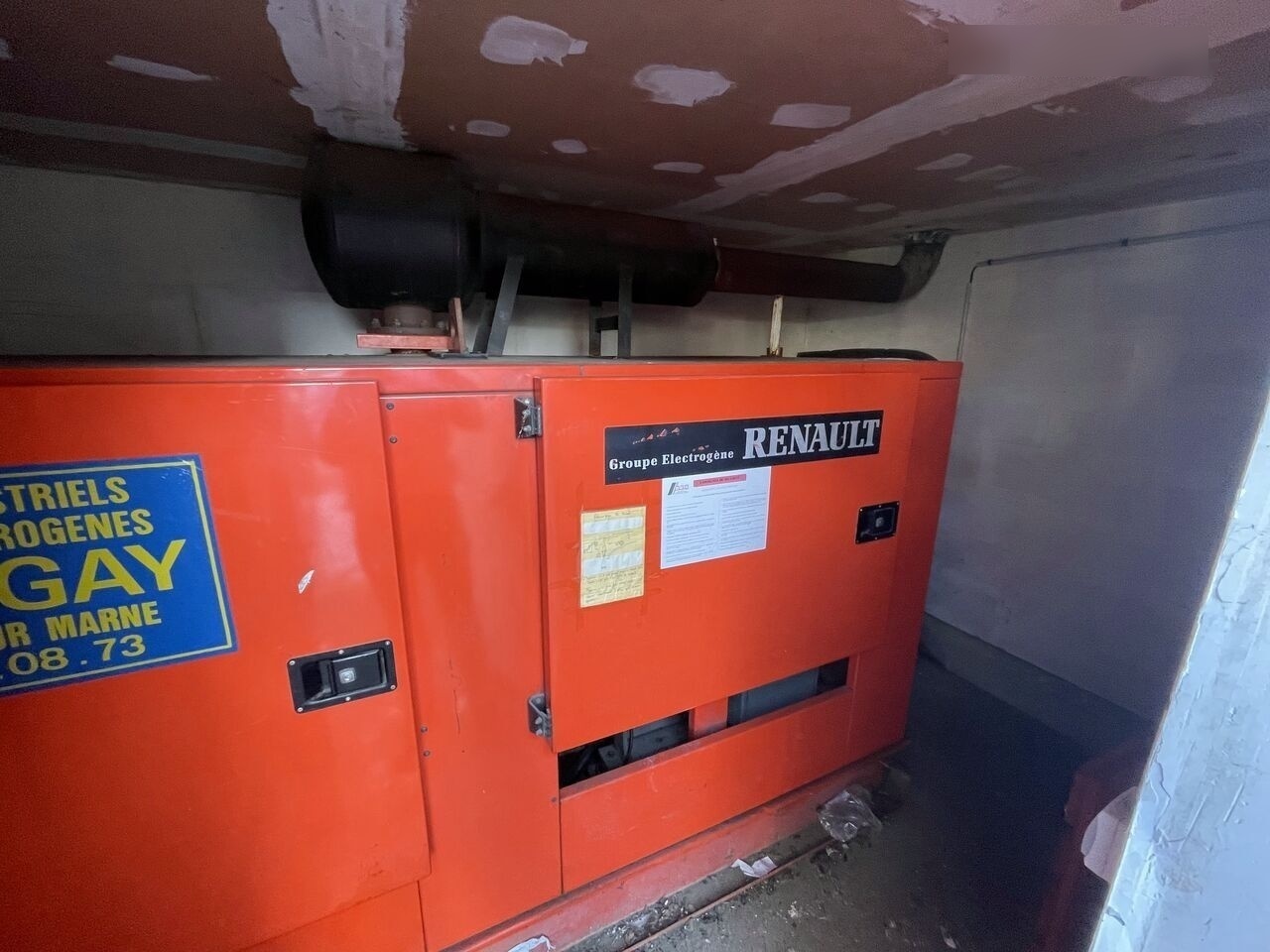 Renault 220 kVa - Áramfejlesztő: 2 kép. Renault 220 kVa - Áramfejlesztő: 2 kép.