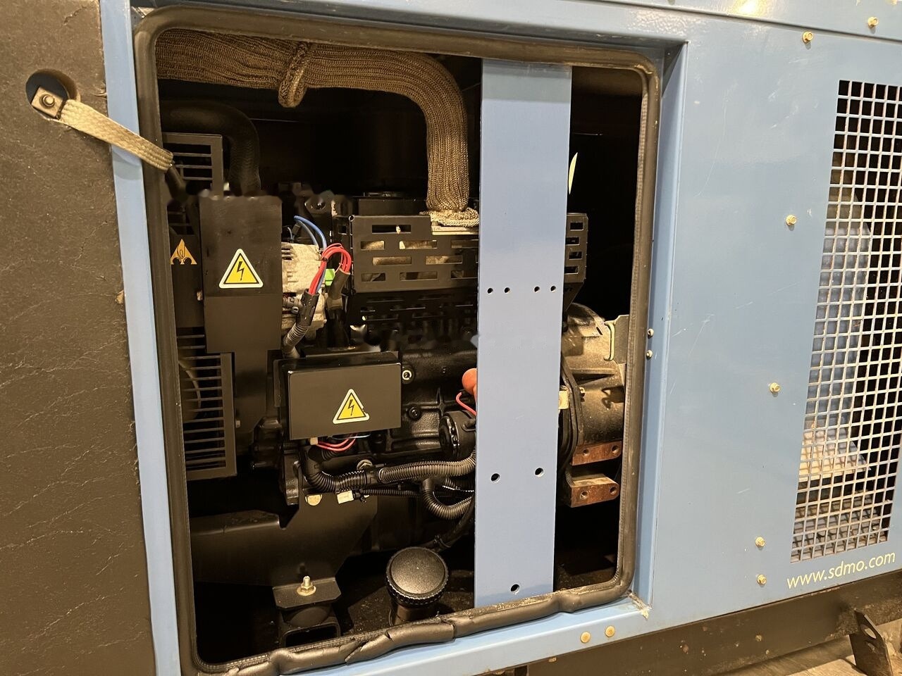 SDMO 16 kVa Mitsubishi diesel - Áramfejlesztő: 5 kép. SDMO 16 kVa Mitsubishi diesel - Áramfejlesztő: 5 kép.