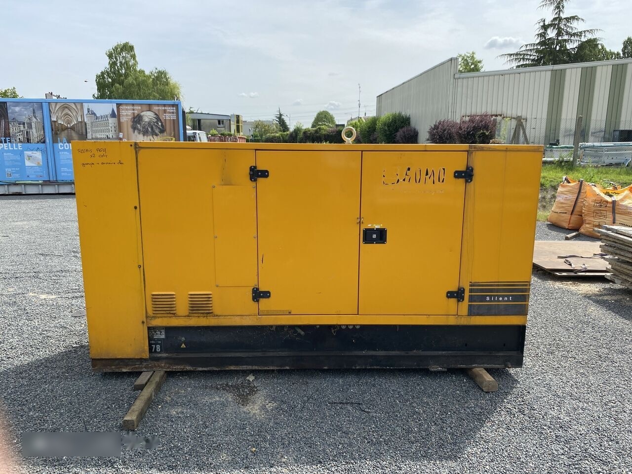 SDMO 80 kVa John Deere - Áramfejlesztő: 2 kép. SDMO 80 kVa John Deere - Áramfejlesztő: 2 kép.