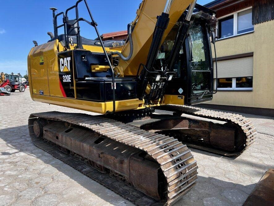 CAT 320EL - Lánctalpas kotró: 4 kép. CAT 320EL - Lánctalpas kotró: 4 kép.