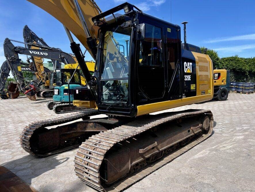 CAT 320EL - Lánctalpas kotró: 3 kép. CAT 320EL - Lánctalpas kotró: 3 kép.