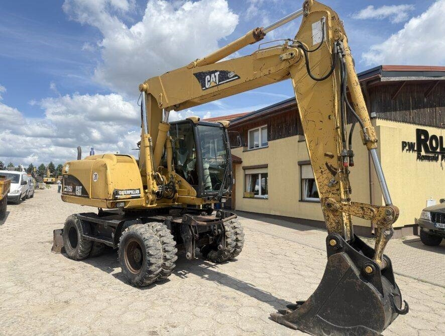 CAT M315C AC - Gumikerekes kotró: 3 kép. CAT M315C AC - Gumikerekes kotró: 3 kép.