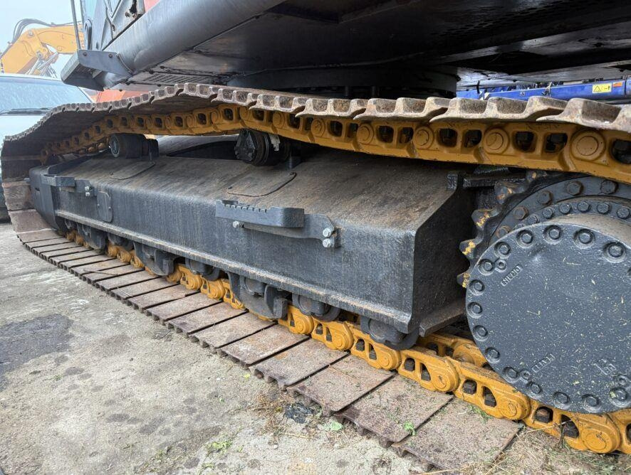 Hitachi ZX350 Long Reach Super Long Front 22 Meters SLF - Lánctalpas kotró: 5 kép. Hitachi ZX350 Long Reach Super Long Front 22 Meters SLF - Lánctalpas kotró: 5 kép.