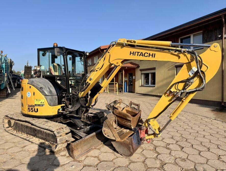Hitachi ZX55U-5A - Minikotró: 2 kép. Hitachi ZX55U-5A - Minikotró: 2 kép.