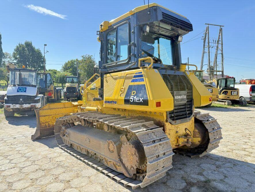 Komatsu D51EX-22  - Buldózer: 2 kép. Komatsu D51EX-22  - Buldózer: 2 kép.