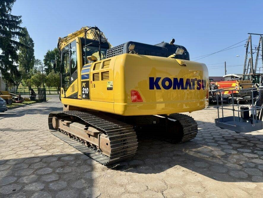Komatsu PC210LC-11 ENGCON 2x buckets - Lánctalpas kotró: 4 kép. Komatsu PC210LC-11 ENGCON 2x buckets - Lánctalpas kotró: 4 kép.